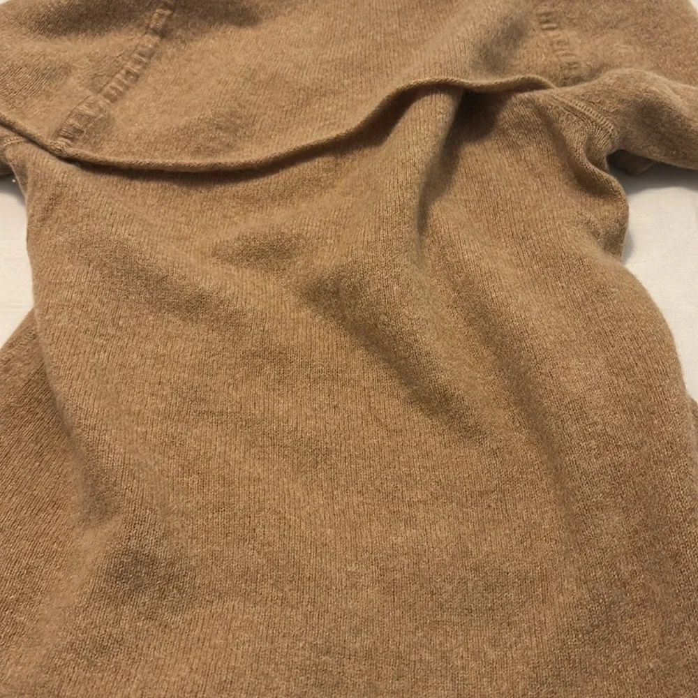 Saks Fifth Avenue Tan Cowl Neck 100% Cashmere sweater SZ small luxurious soft - Picture 12 of 13